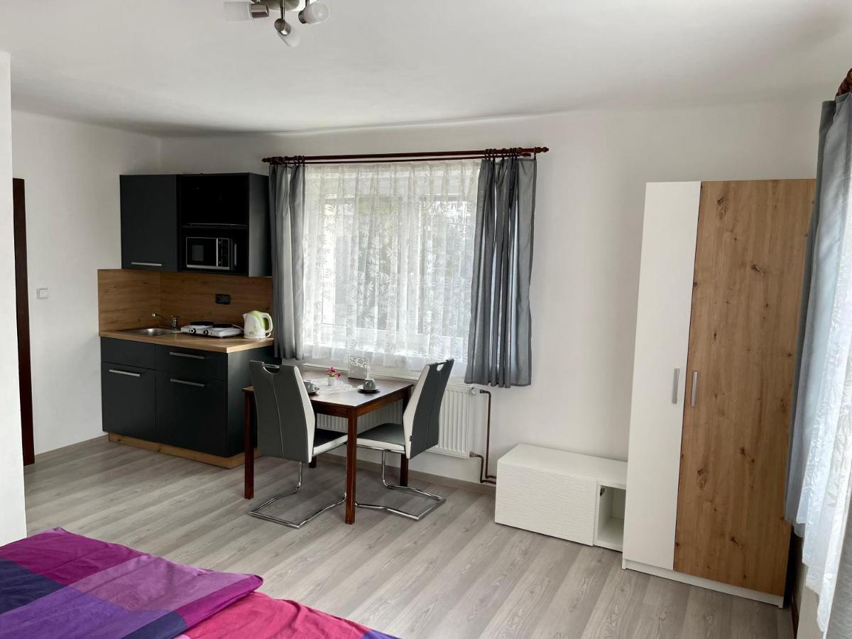 Apartmany Marjanka Jenisovice  Екстер'єр фото